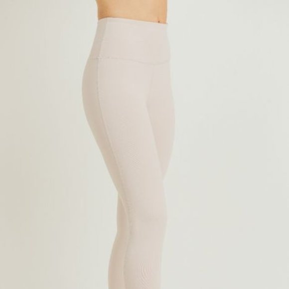 Highwaist Essential Solid Leggings-Performance - Picture 3 of 5